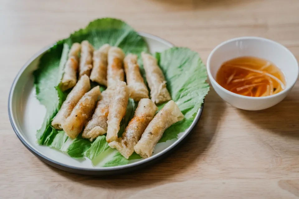 Không gian quán buổi tối